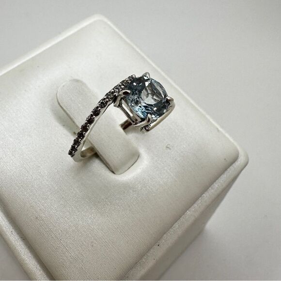 NWOT 4mm light blue topaz, round cut w/ accent cz diamonds ring in solid 925! - Picture 11 of 12